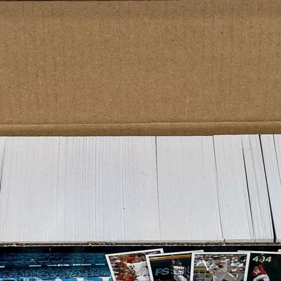 Large Baseball Card Lot 100 - Picture 4 of 7